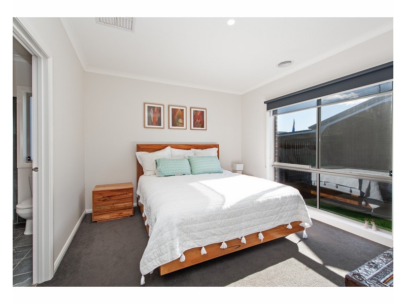19 Zeil Circuit, Thurgoona NSW 2640