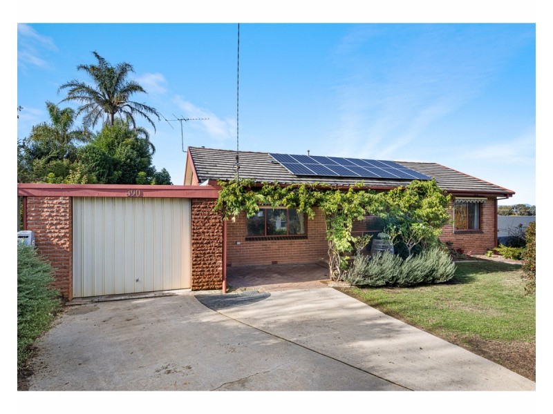 390 Red Hill Court, Lavington NSW 2641