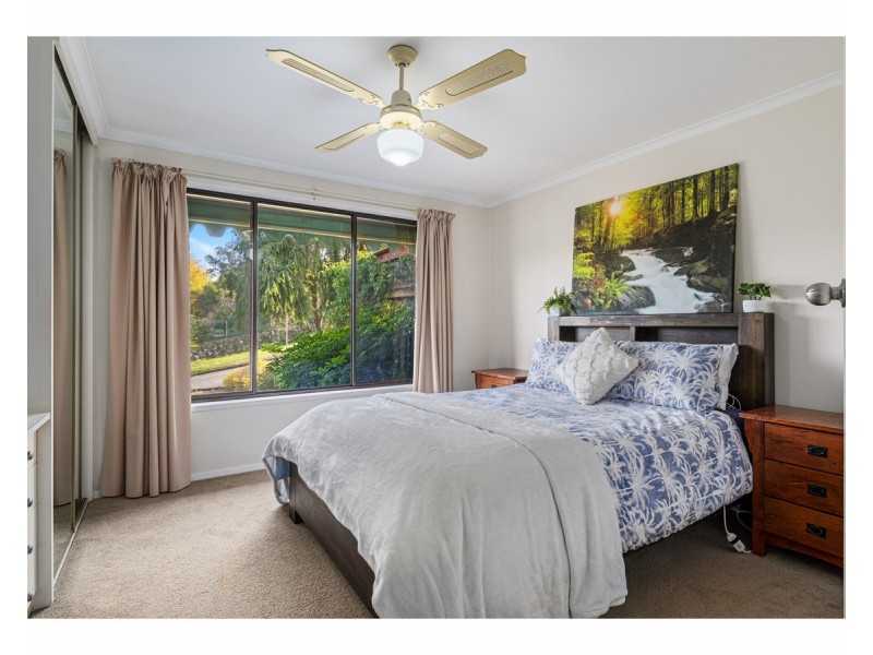 390 Red Hill Court, Lavington NSW 2641