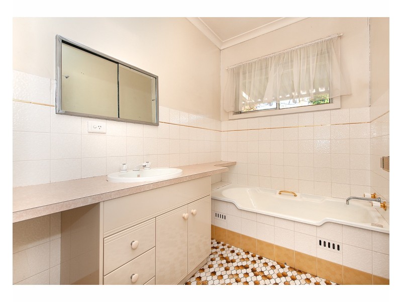 303 Kim Avenue, East Albury NSW 2640