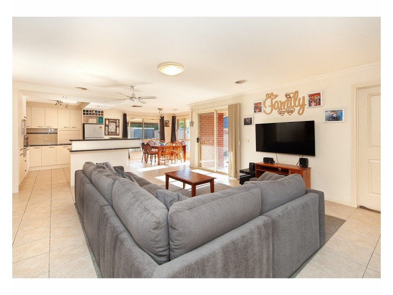 15 Mountain Way, Lavington NSW 2641