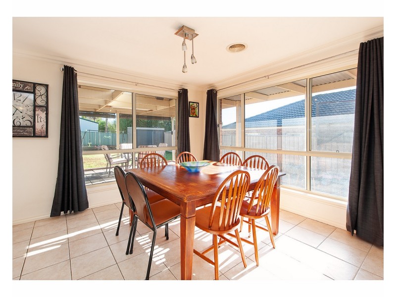 15 Mountain Way, Lavington NSW 2641