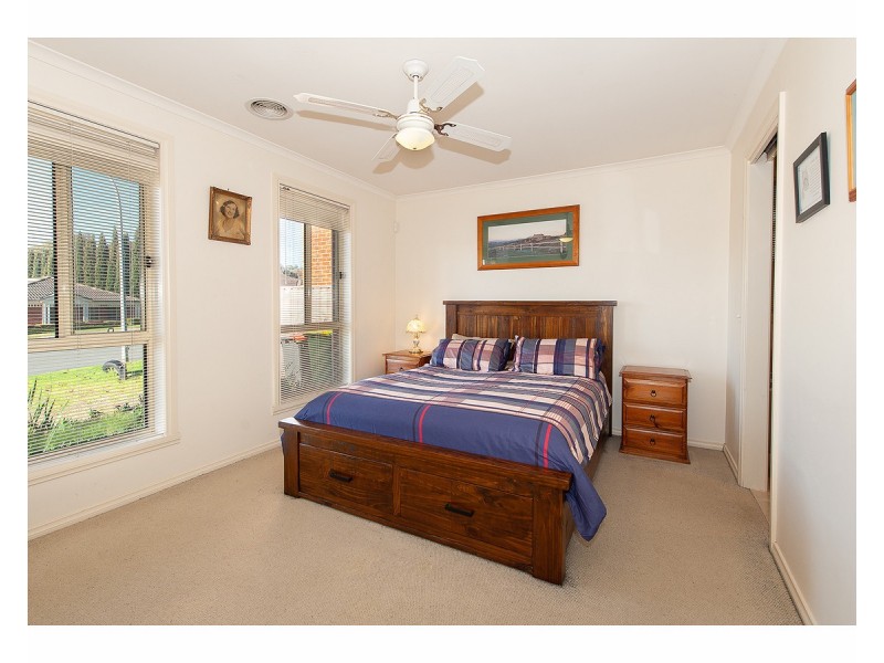 15 Mountain Way, Lavington NSW 2641