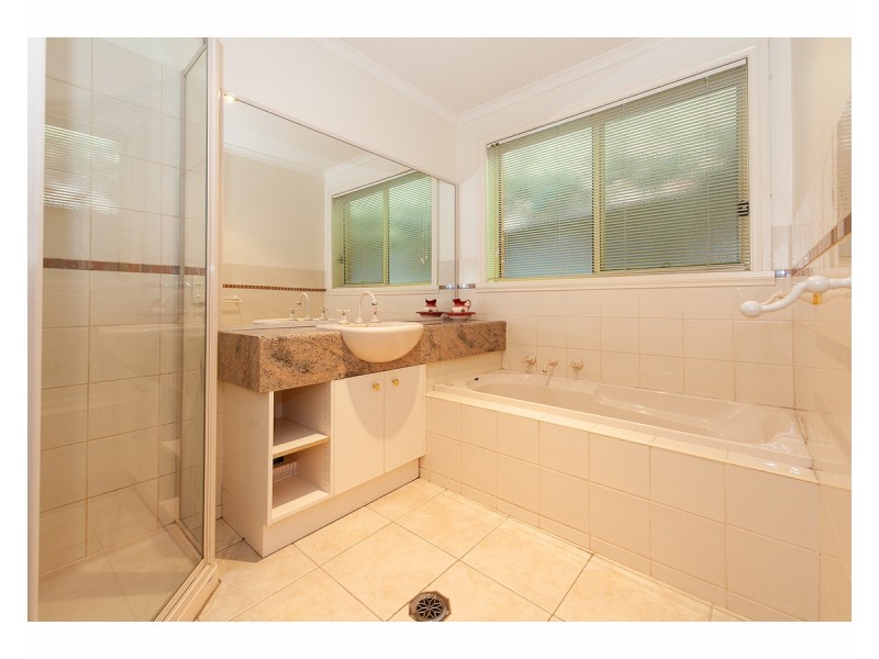 15 Mountain Way, Lavington NSW 2641