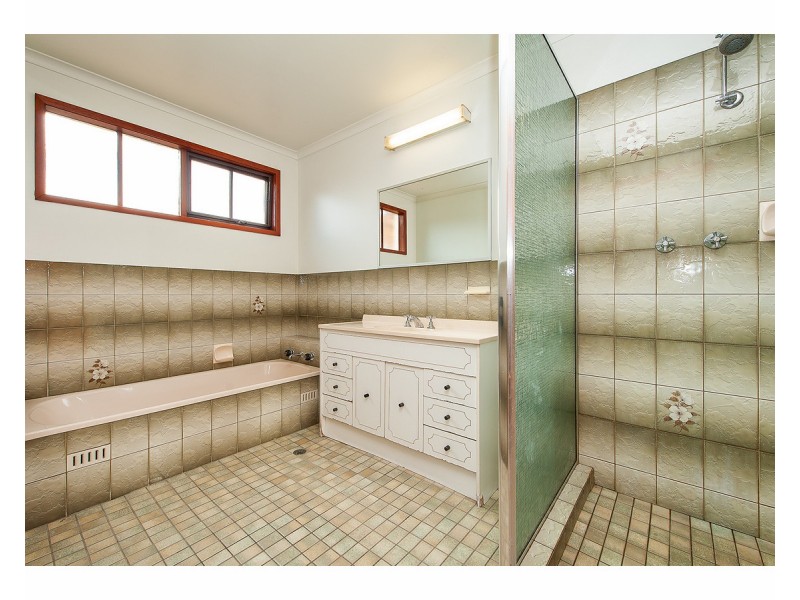 284 Tracy Street, Lavington NSW 2641