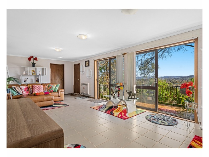 275 Highview Crescent, Lavington NSW 2641