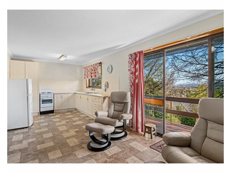 275 Highview Crescent, Lavington NSW 2641