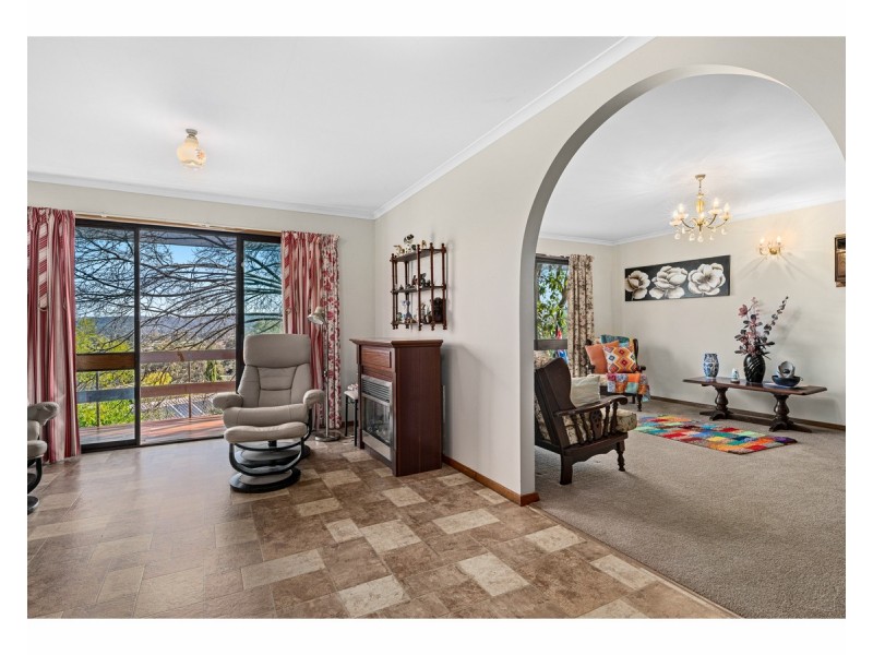 275 Highview Crescent, Lavington NSW 2641