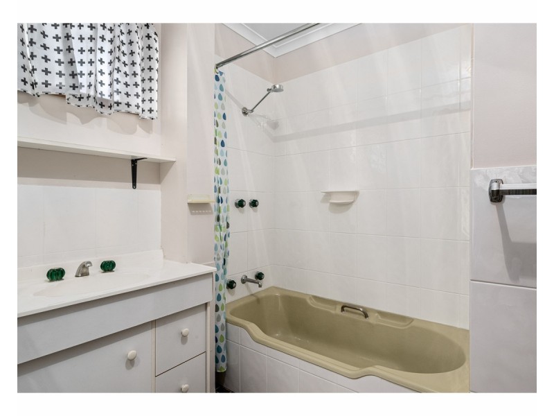275 Highview Crescent, Lavington NSW 2641