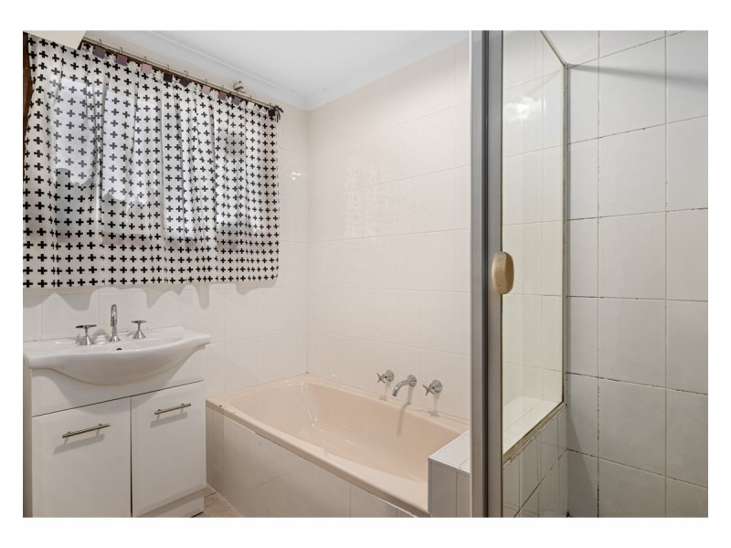 275 Highview Crescent, Lavington NSW 2641