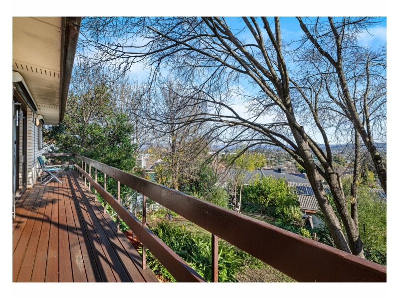 275 Highview Crescent, Lavington NSW 2641