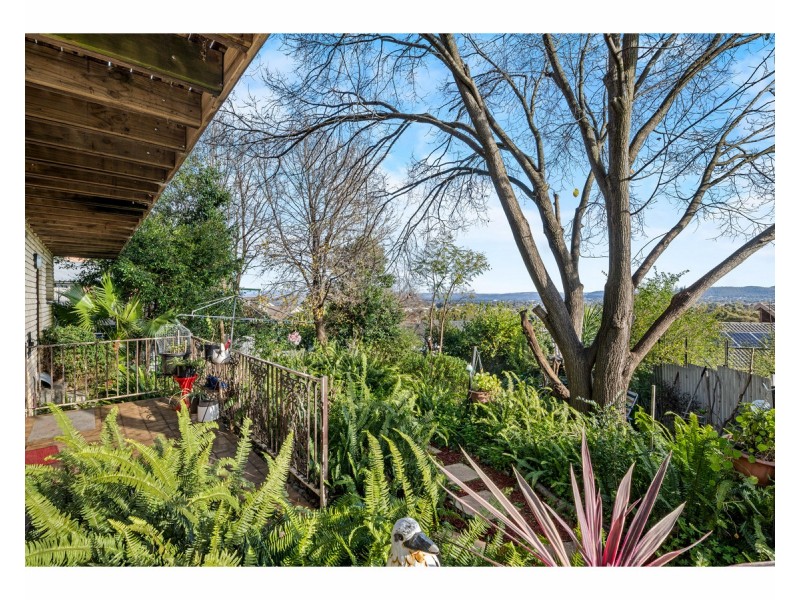 275 Highview Crescent, Lavington NSW 2641
