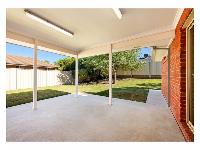 14 Cormorant Avenue, Bandiana VIC 3694