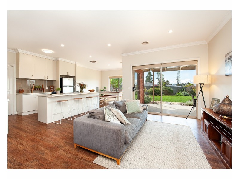 18 Kakadu Court, Thurgoona NSW 2640