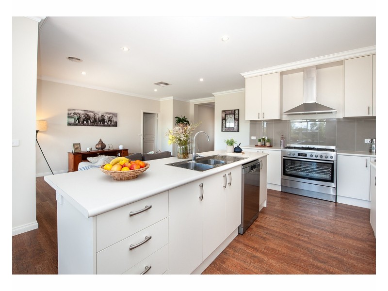 18 Kakadu Court, Thurgoona NSW 2640