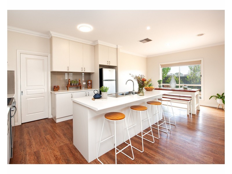 18 Kakadu Court, Thurgoona NSW 2640