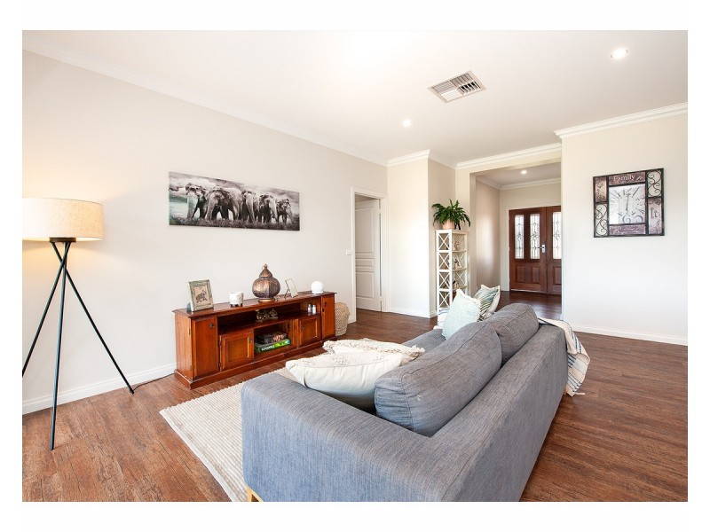 18 Kakadu Court, Thurgoona NSW 2640