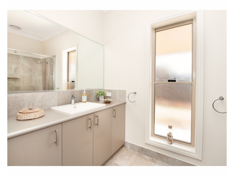 18 Kakadu Court, Thurgoona NSW 2640