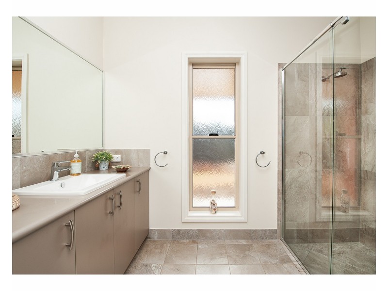 18 Kakadu Court, Thurgoona NSW 2640