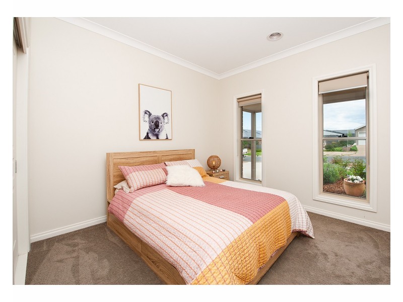 18 Kakadu Court, Thurgoona NSW 2640