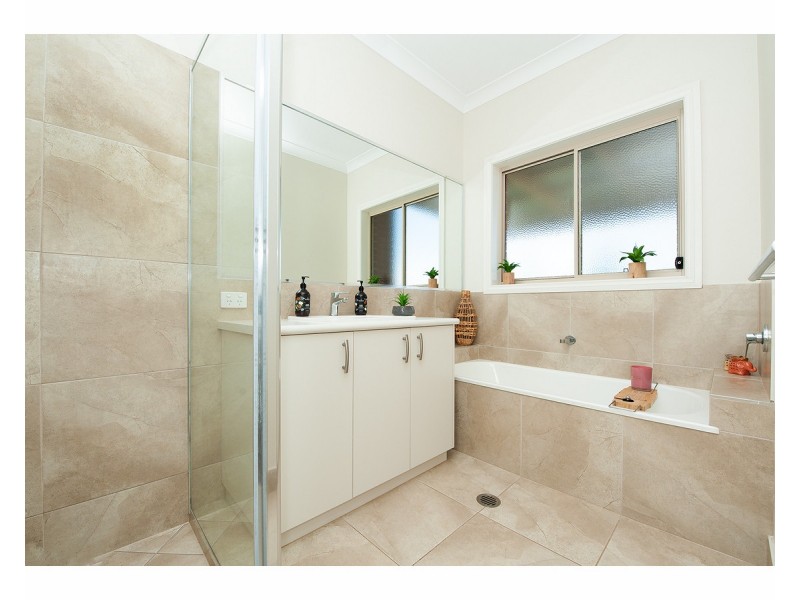 18 Kakadu Court, Thurgoona NSW 2640