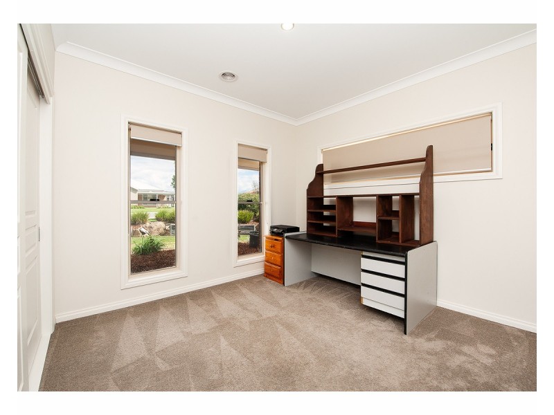 18 Kakadu Court, Thurgoona NSW 2640