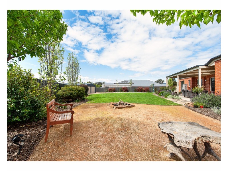 18 Kakadu Court, Thurgoona NSW 2640