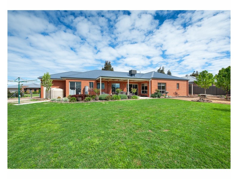 18 Kakadu Court, Thurgoona NSW 2640