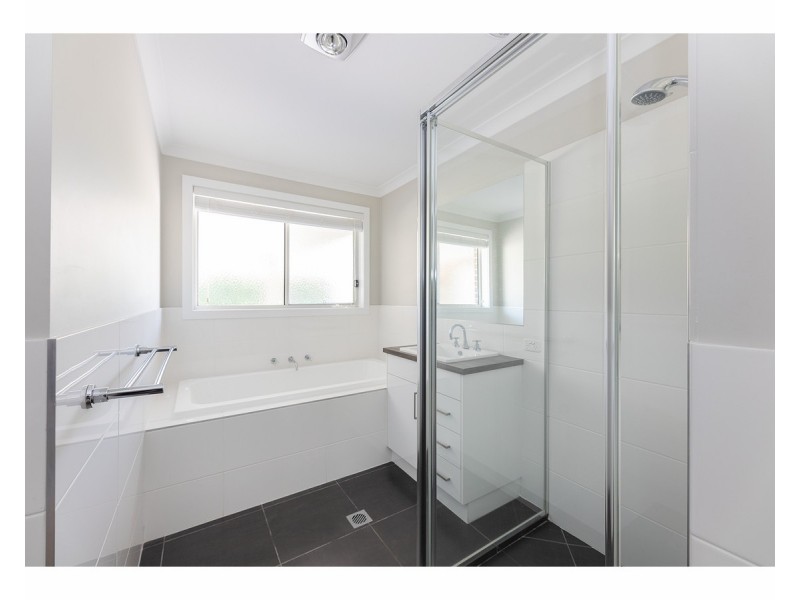 130 Pickworth Street, Thurgoona NSW 2640