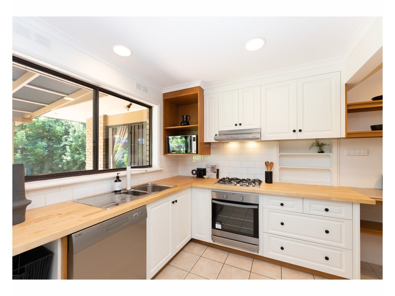 335 Parkland Crescent, Lavington NSW 2641