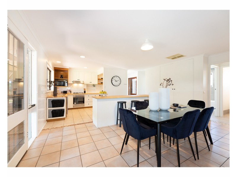 335 Parkland Crescent, Lavington NSW 2641