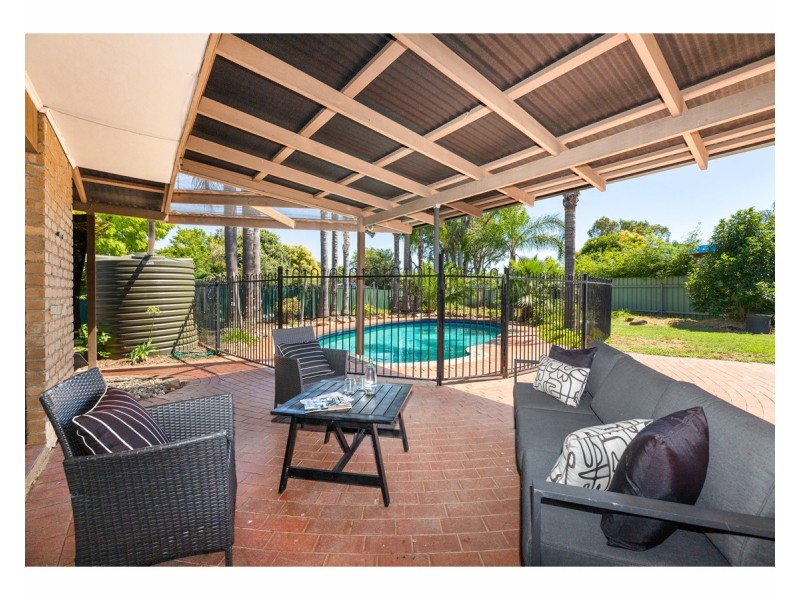 335 Parkland Crescent, Lavington NSW 2641