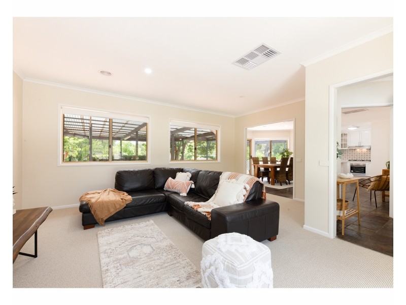 44 Falcon Circuit, West Wodonga VIC 3690