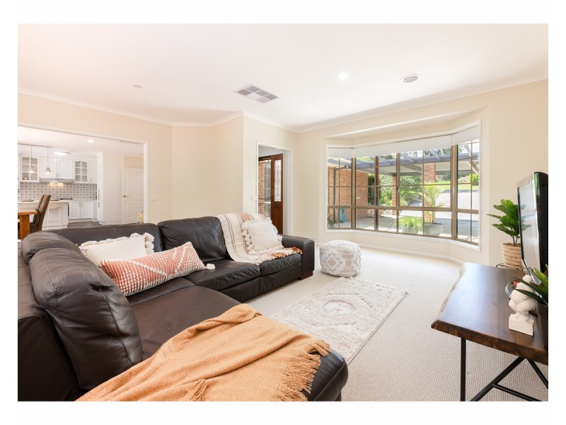 44 Falcon Circuit, West Wodonga VIC 3690