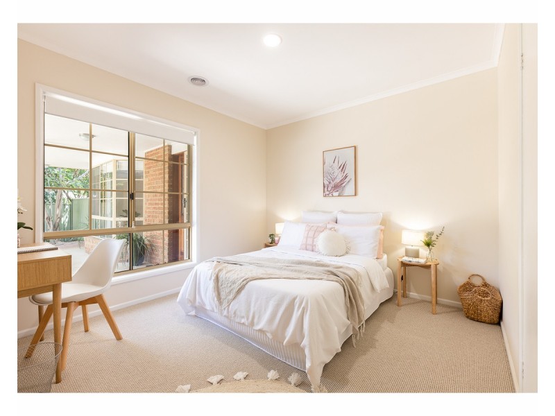 44 Falcon Circuit, West Wodonga VIC 3690