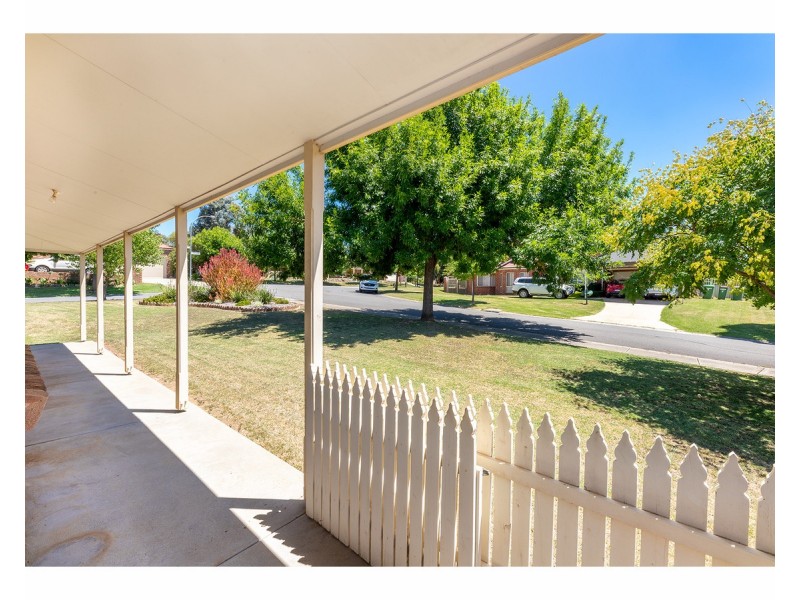 1 Eberle Close, Thurgoona NSW 2640
