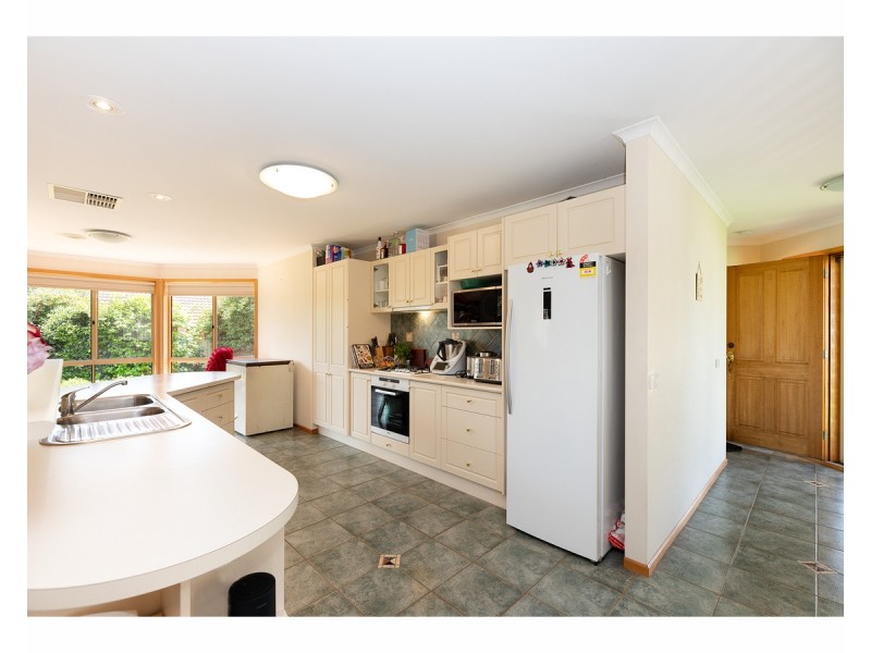 9 Falcon Circuit, West Wodonga VIC 3690