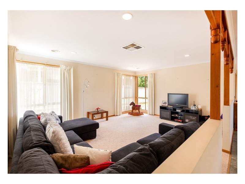 9 Falcon Circuit, West Wodonga VIC 3690