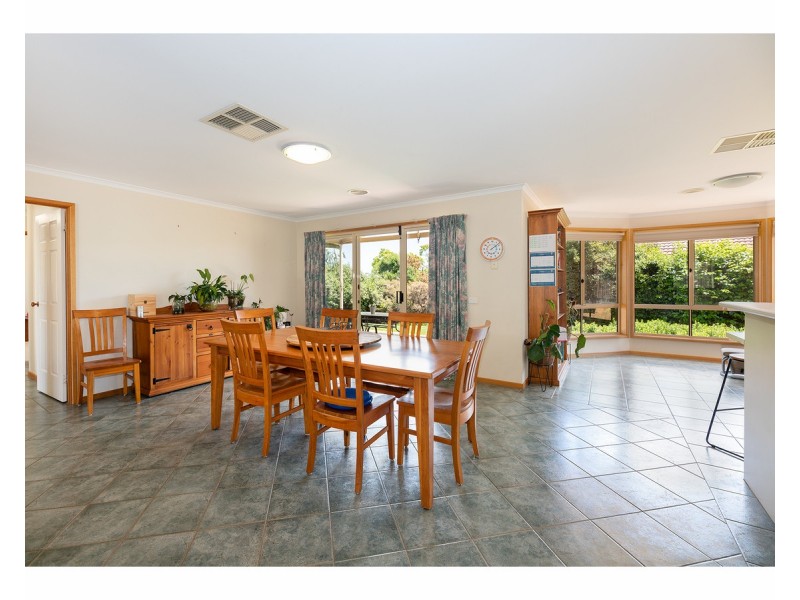 9 Falcon Circuit, West Wodonga VIC 3690