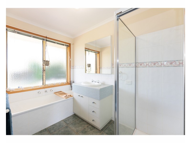 9 Falcon Circuit, West Wodonga VIC 3690