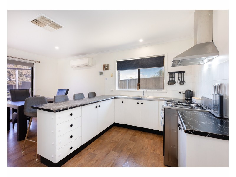 16 Blackbutt Court, Thurgoona NSW 2640