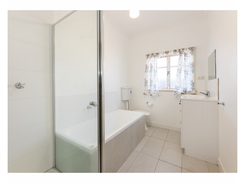 515 Kemp Street, Lavington NSW 2641