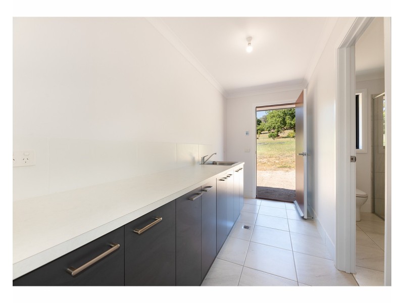11 Dickson Street, Woomargama NSW 2644
