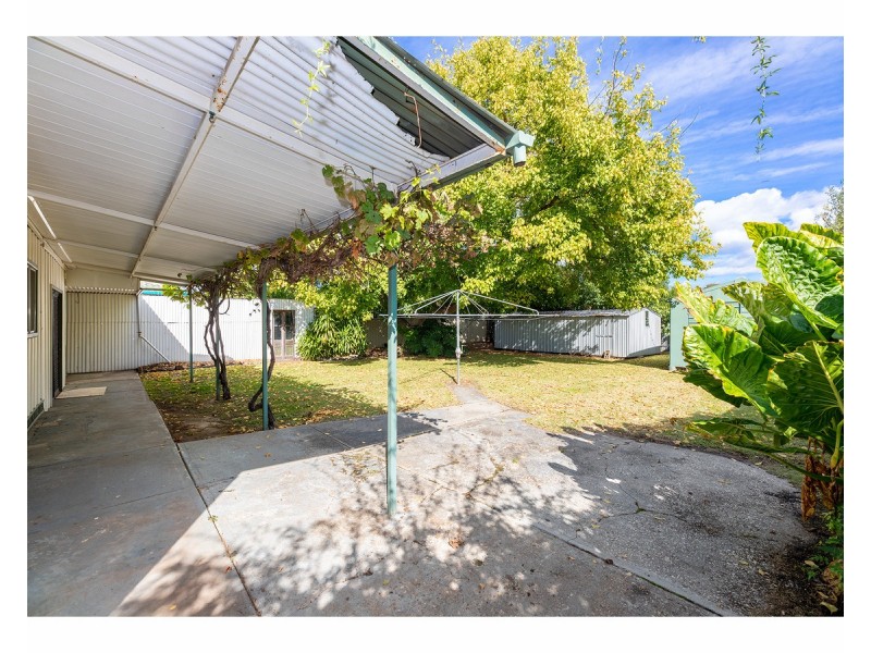 517 Danes Street, Lavington NSW 2641