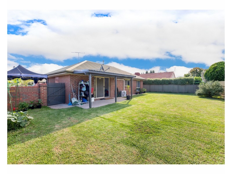 2/472 Heriot Street, Lavington NSW 2641