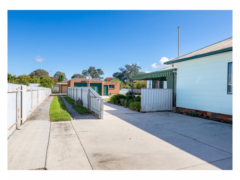465 Bownds Street, Lavington NSW 2641