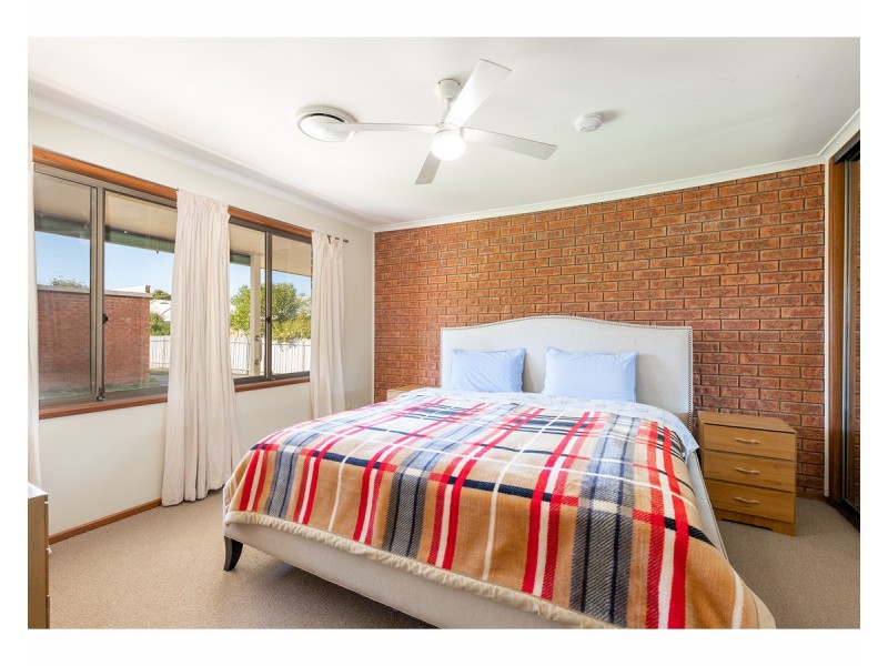 465 Bownds Street, Lavington NSW 2641