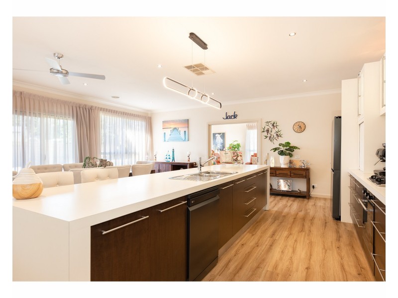 35 Cassinia Court, Thurgoona NSW 2640