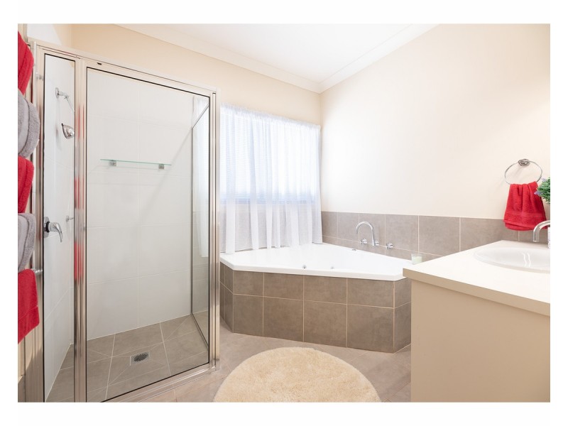 35 Cassinia Court, Thurgoona NSW 2640