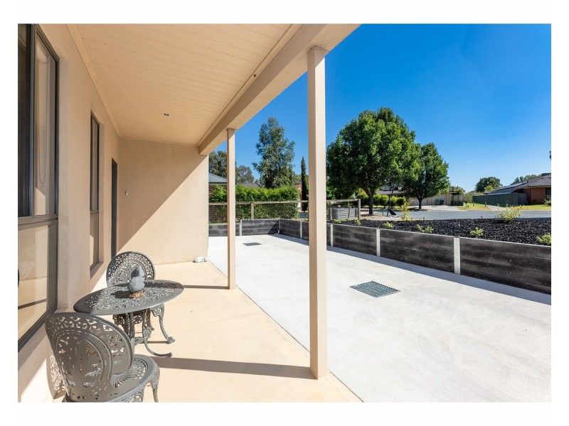 35 Cassinia Court, Thurgoona NSW 2640